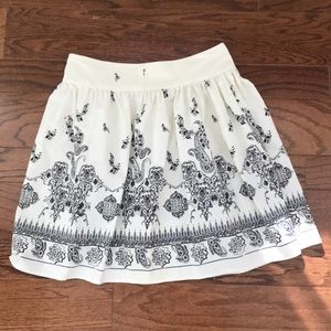 Wet Seal: Cream & Black skirt Small excellent, like new